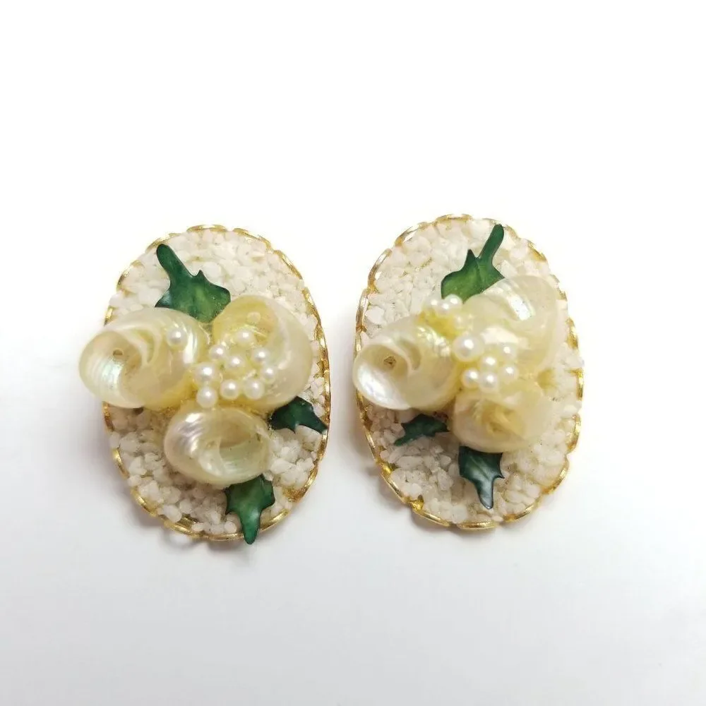 Vintage Cream Color Seashell Cluster Clip On Earrings, Oval Floral Design, Retro - Picture 2 of 6